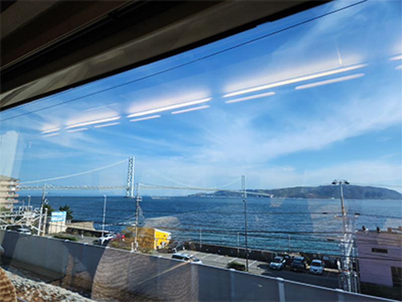 히메지 행 열차 안에서 찍은 오사카 해안입니다.