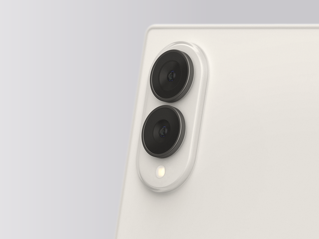 Galaxy Z Fold8 Cream's camera Ambient Island design highlighted