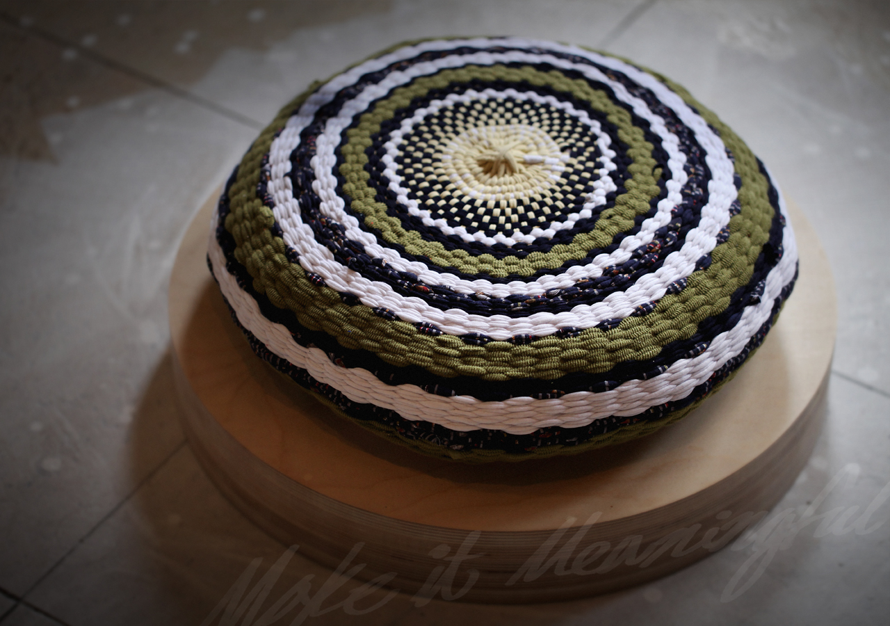 JooYoung Jang’s work. The background image automatically turns to next image.