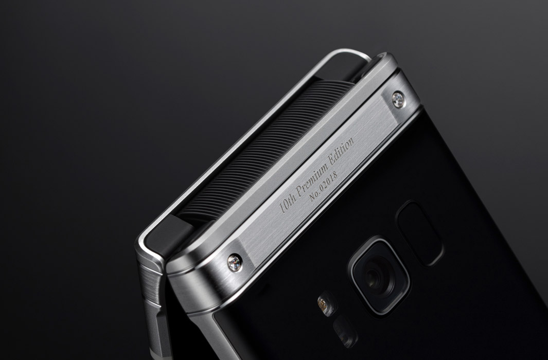 A detail shot shows the folding hinge of a silver W2018.