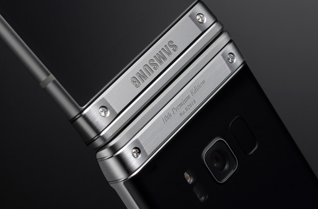 A detail shot shows the folding hinge of a silver W2018.