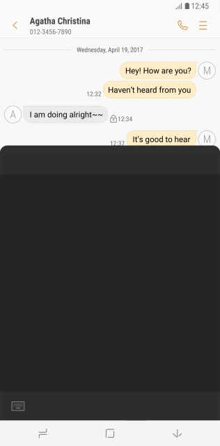 An image shows live messages being shown on Galaxy Note 8.
