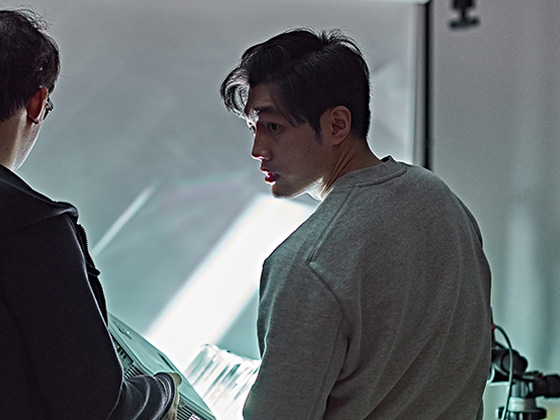 An image shows artist YoungHoon Kim concentrating while creating his work.