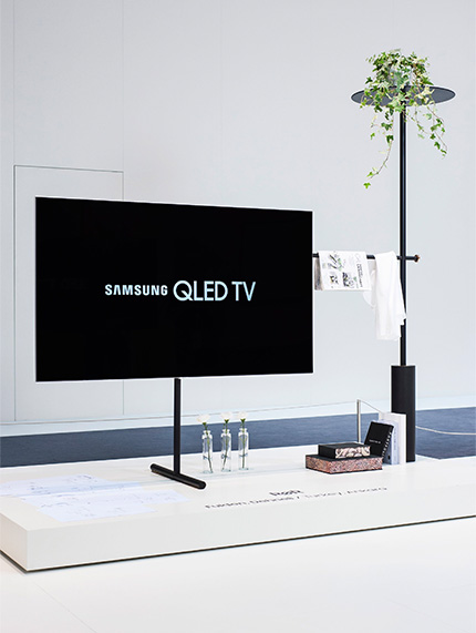 An image shows <RoR> work which won the Samsung Electronics QLED TV Stand Competition contest.