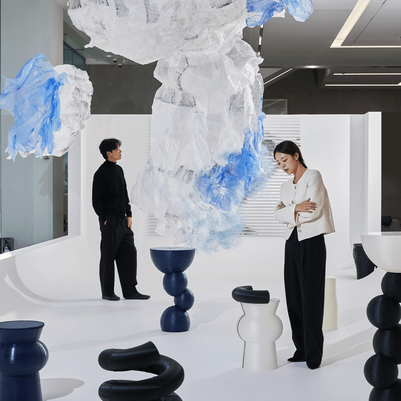 This is an image of a viewers looking around the exhibition 「The Wave: Creating a Virtuous Cycle」. 