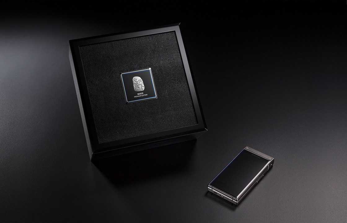 A package of Samsung W2019 and some examples of repurposing appear one by one.