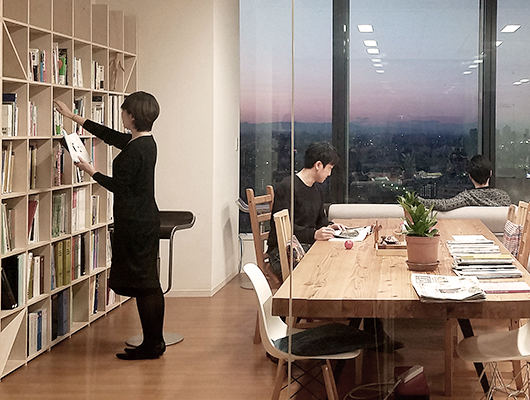 An image shows SDJ employees reading and resting
