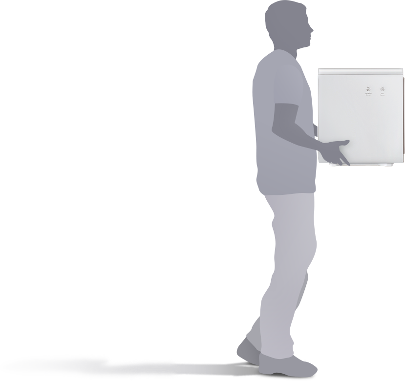 남자가 모듈형 큐브를 들고 있습니다.