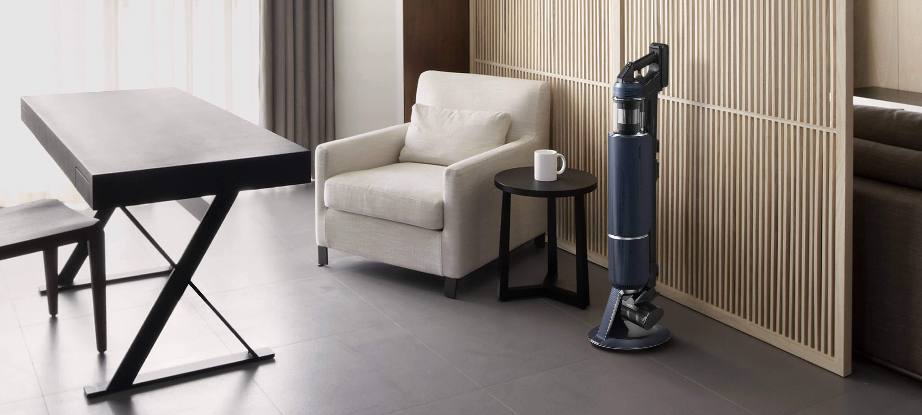 생활 공간과 자연스럽게 어우러지는 삼성 비스포크 제트 블루 제품의 이미지입니다.