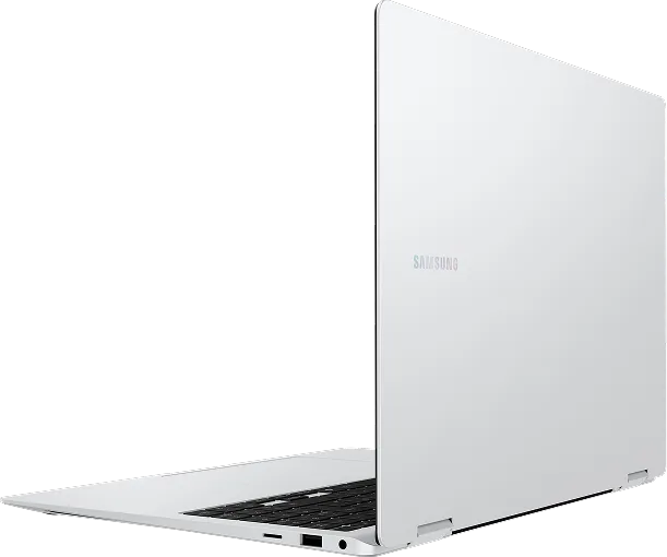 어두운 우주 배경 위에 열려 있는 화이트 톤의 삼성 갤럭시 북 노트북.