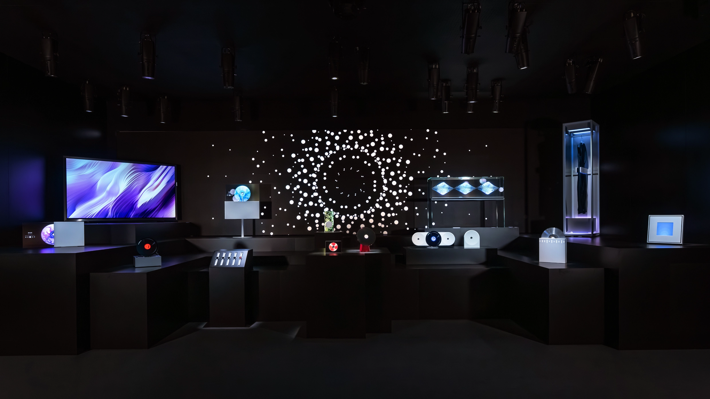 더 웰컴 쇼: 삼성의 Shared AI와 Personal AI를 통해 연결된 경험과 인간 중심 기술 비전 소개.