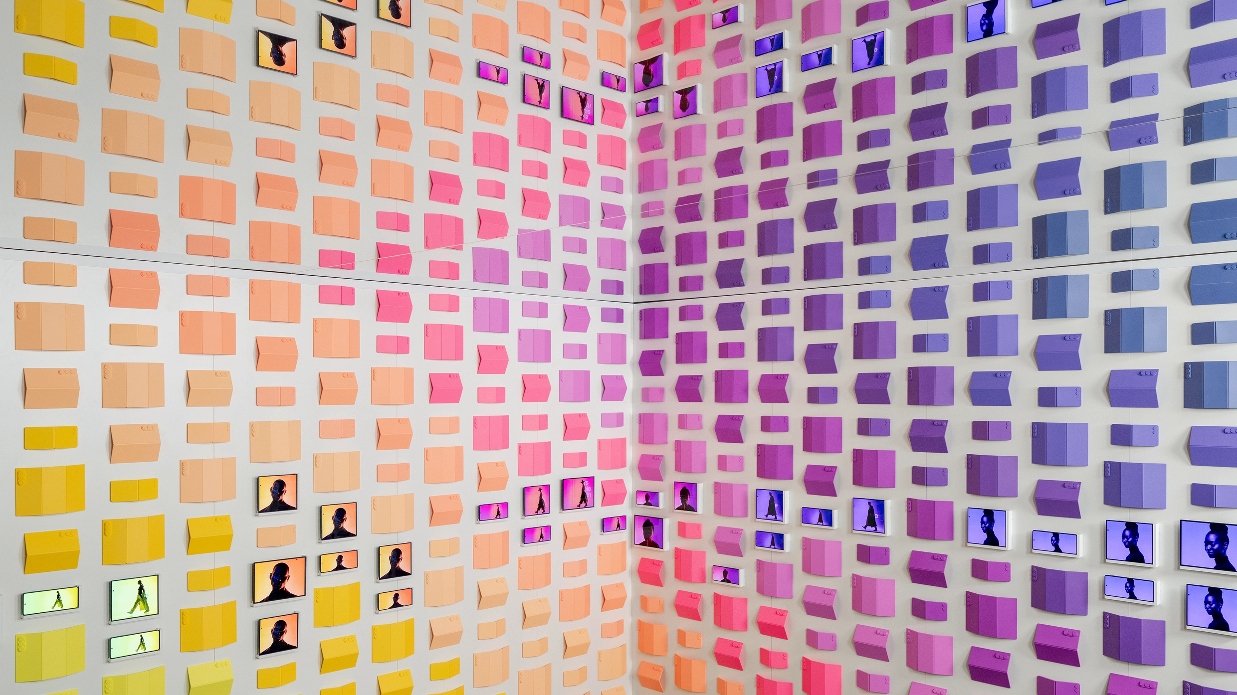 언폴드 유어 스토리: 다양한 라이프스타일과 감정을 담은 개성적이고 표현적인 폴더블 경험.