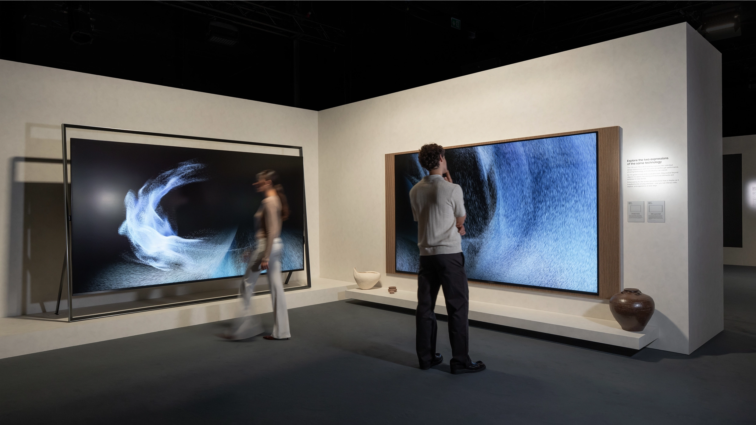 아트풀 리빙: 디스플레이가 예술과 공간의 일부로 어우러지는 라이프스타일 경험.