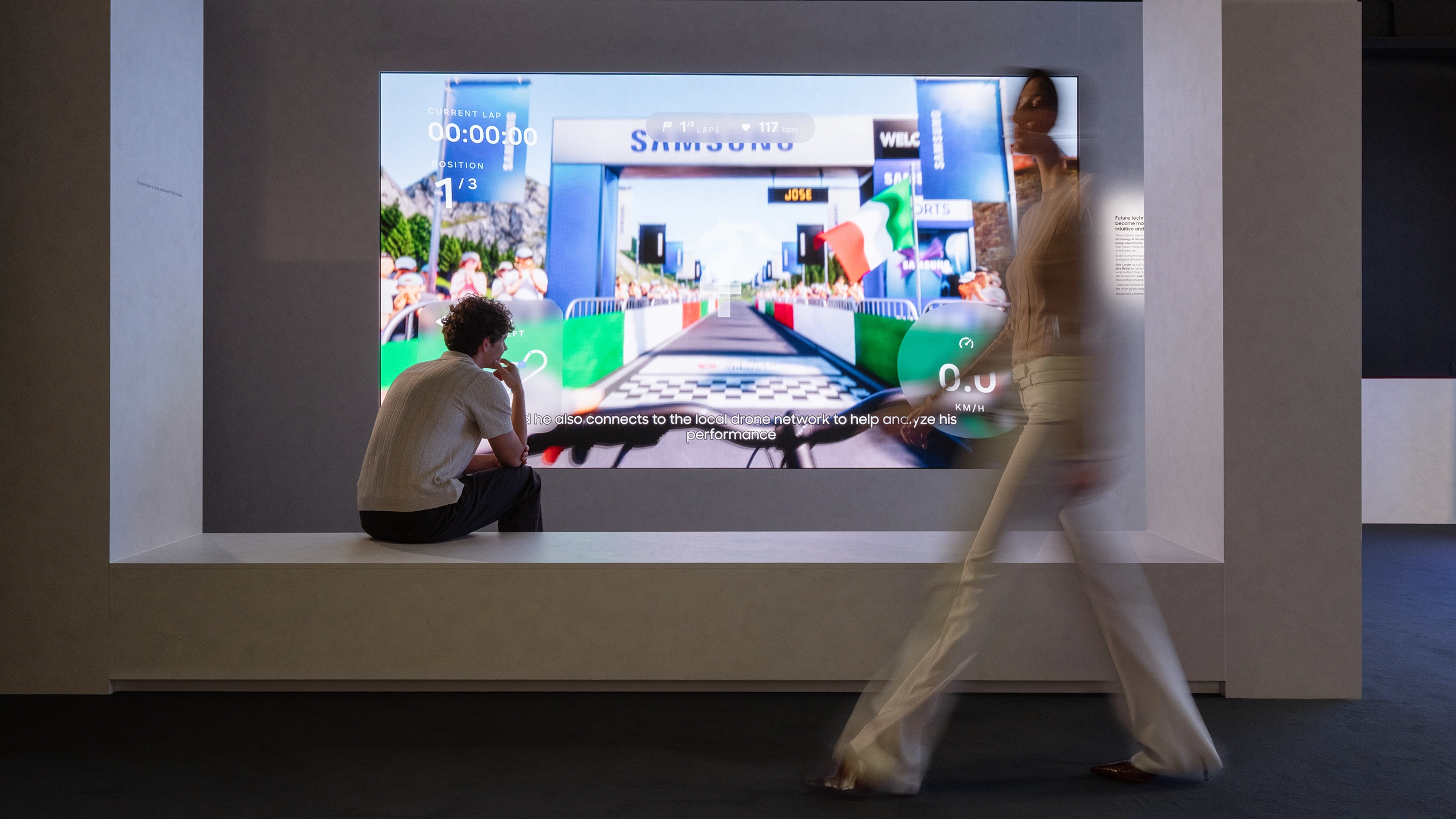 글림스 오브 투모로우: 더 인간적이고 직관적인 기술이 일상에 자연스럽게 스며드는 미래 비전.