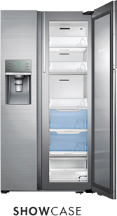 show case 냉장고가 SHOWcase가 보이도록 열려있습니다.