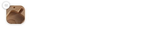 무선 충전기. 스피커 본체 뒷면에 갤럭시용 무선 충전기를 끼울 수 있는 홈이 있다. 사용자가 갤럭시를 스피커에 끼워 음악을 감상하는 동안 갤럭시는 충전기와 무선으로 연동되어 자동 충전된다. 