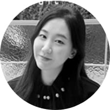 워치 페이스 「Funny Faces」를 작업한 아티스트와 삼성 디자이너 이미지입니다.