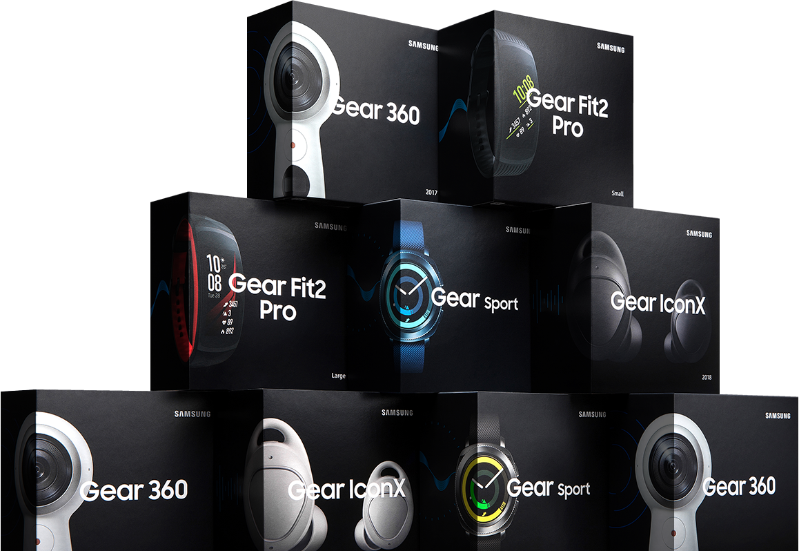 삼성전자 웨어러블 패키지 제품이 피라미드 모양으로 쌓여 있습니다.